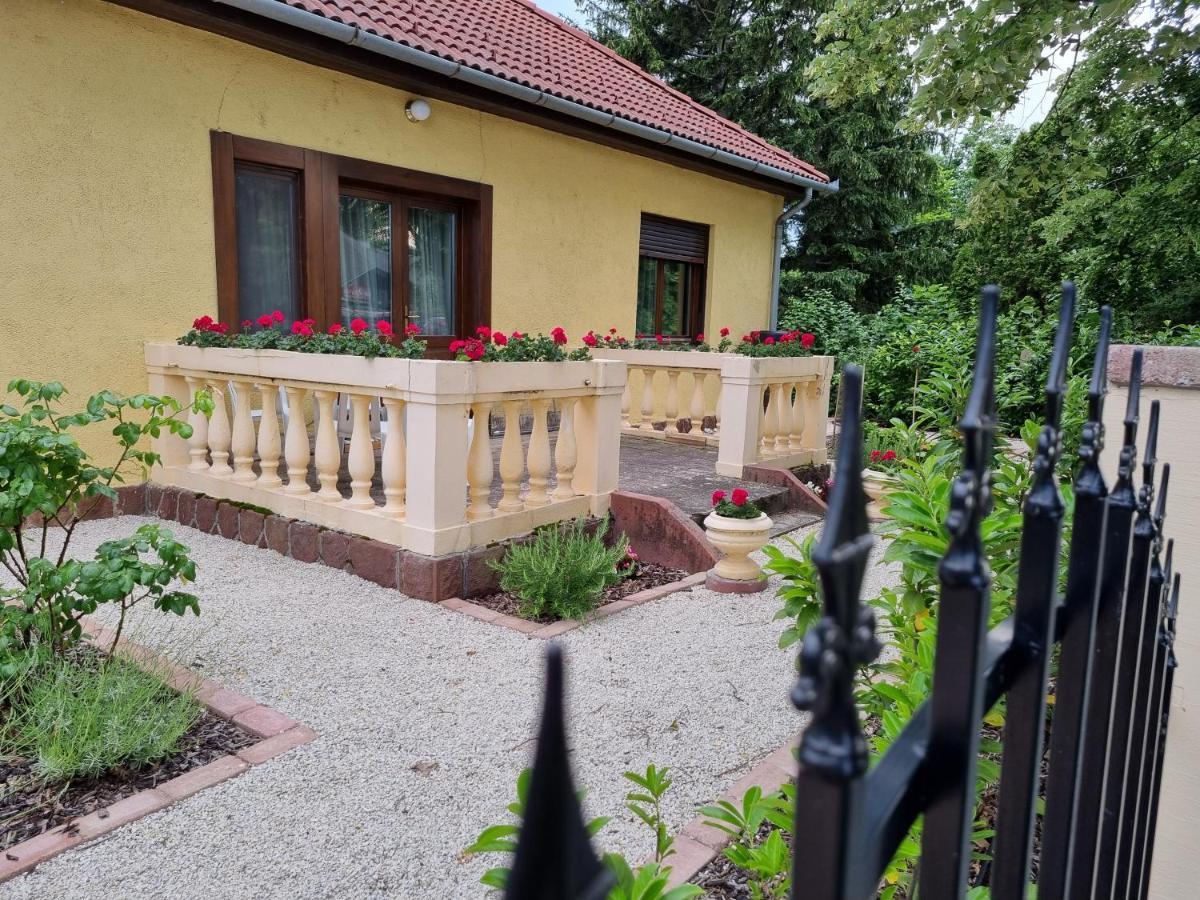 Muskatlis Haz Apartment Balatonlelle Ngoại thất bức ảnh