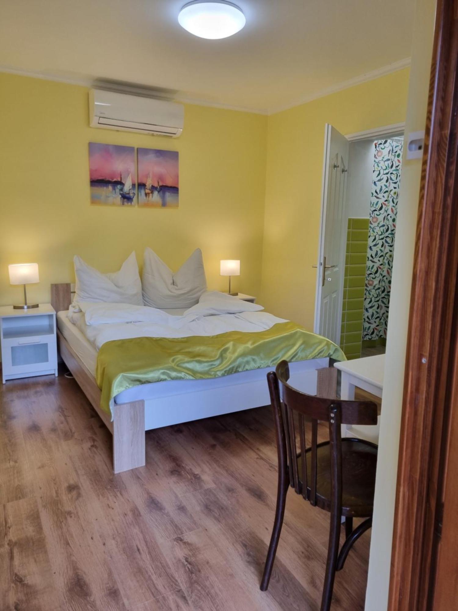 Muskatlis Haz Apartment Balatonlelle Ngoại thất bức ảnh
